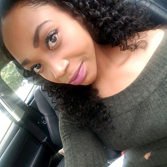 Profile Picture of Stephonna Thomas (@stephonnat) on Poshmark