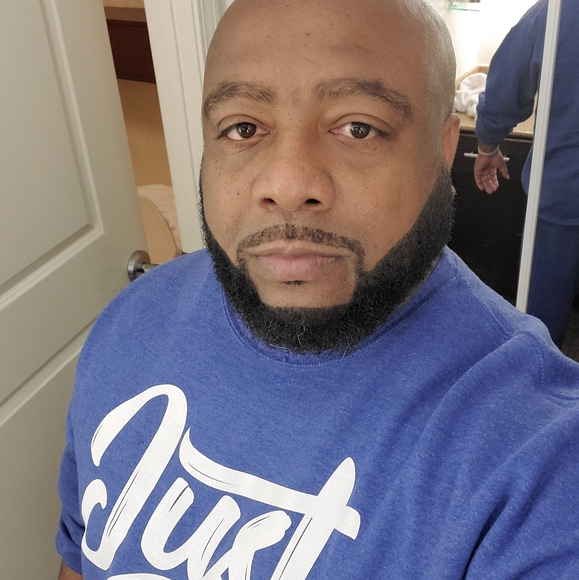 Profile Picture of Glenn Turner (@glenn_turner) on Poshmark