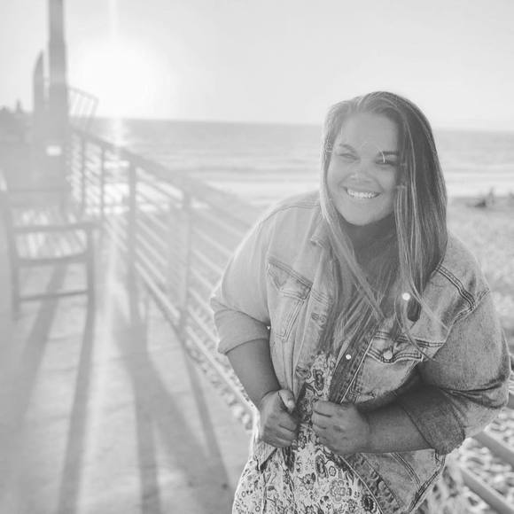 Profile Picture of Tori Nevens (@torinevens) on Poshmark