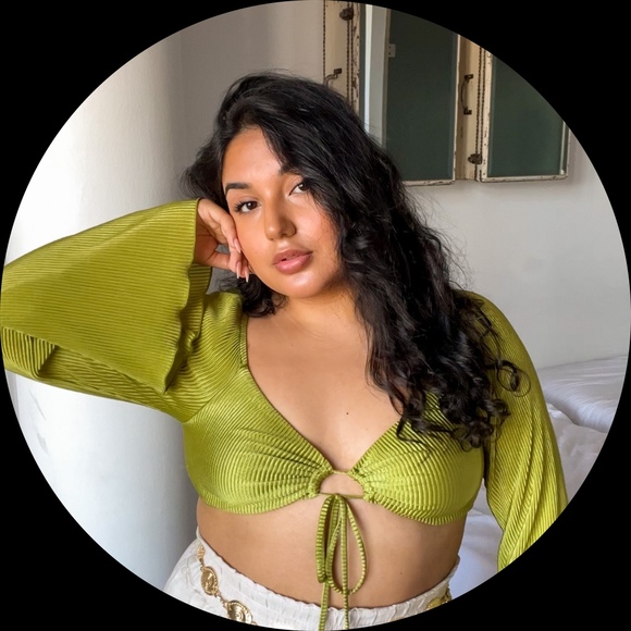 Profile Picture of Allison Babilonia (@imallisonnicole) on Poshmark