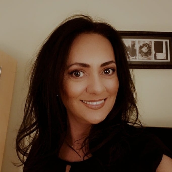 Profile Picture of Danka Dobric (@danks27) on Poshmark