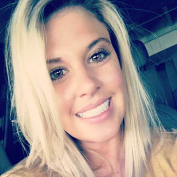 Profile Picture of Allison Macpherson (@allisonmac16) on Poshmark