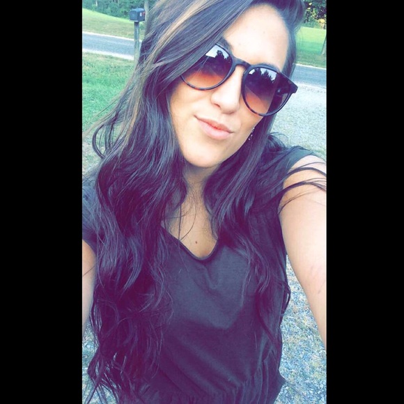Profile Picture of Ava Wachsmuth (@awachsmuth) on Poshmark