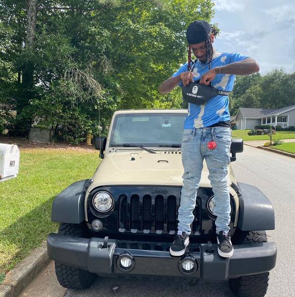 Fly Fly - Poshmark Profile Picture of Fly Fly (@fooligan) on Poshmark