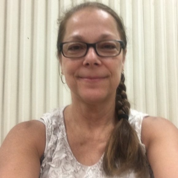 Profile Picture of Debra Bithell (@dbithell58) on Poshmark