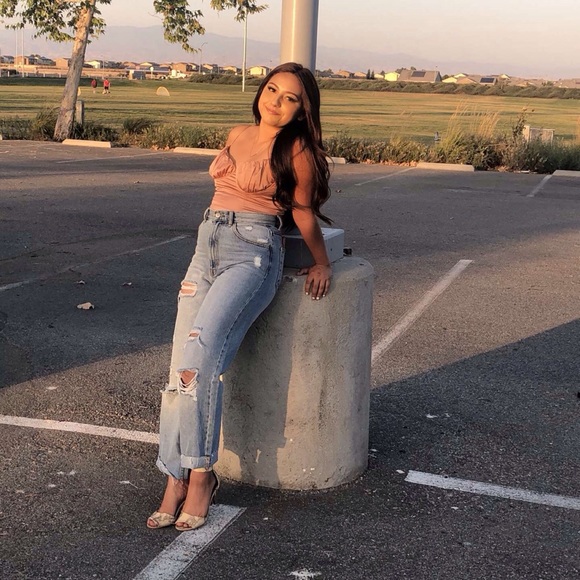 Profile Picture of Carina Arroyo (@arroyall) on Poshmark