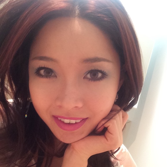 Profile Picture of Sun Kwon (@sunny8203) on Poshmark
