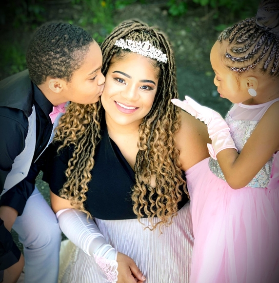 Lucinda Yankey - Poshmark Profile Picture of Lucinda Yankey (@lyankey) on Poshmark