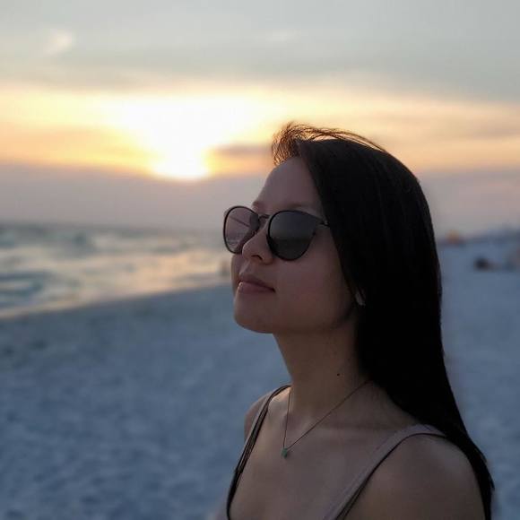 Profile Picture of Kim Lam (@klam6) on Poshmark