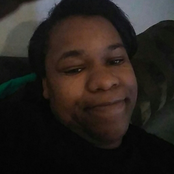 Profile Picture of Crystal Gatling (@crystalg51986) on Poshmark