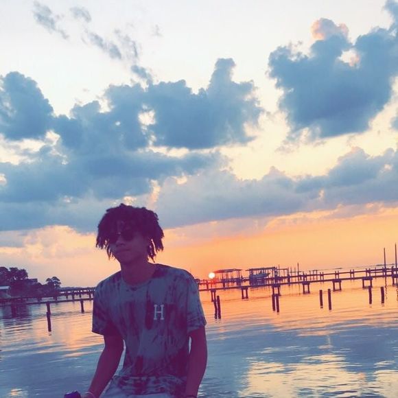 Profile Picture of Gabriel Oliver (@gabett) on Poshmark