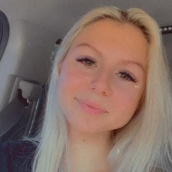 Profile Picture of Bailey Shunk (@baileys334) on Poshmark