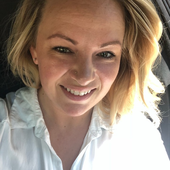 Profile Picture of Kitty Kinsey (@kinseki1) on Poshmark