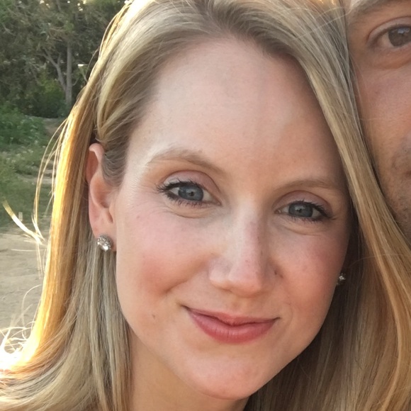 Profile Picture of Dana Arthofer (@danagstaley) on Poshmark