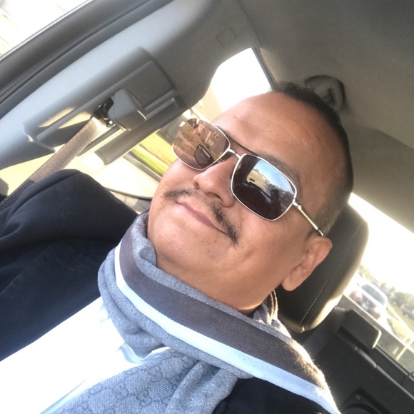 Manuel Chavez - Poshmark Profile Picture of Manuel Chavez (@papuyo) on Poshmark