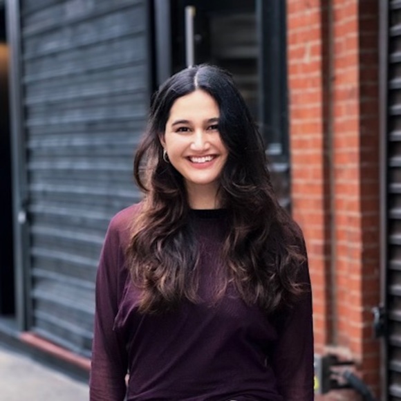 Profile Picture of Genevieve Liu (@genevieveliu1) on Poshmark