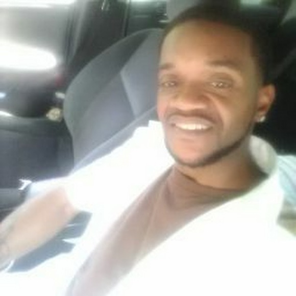 Profile Picture of Derek Avery (@davery544) on Poshmark
