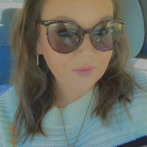 Profile Picture of Stephanie Stachowski (@stephski88) on Poshmark