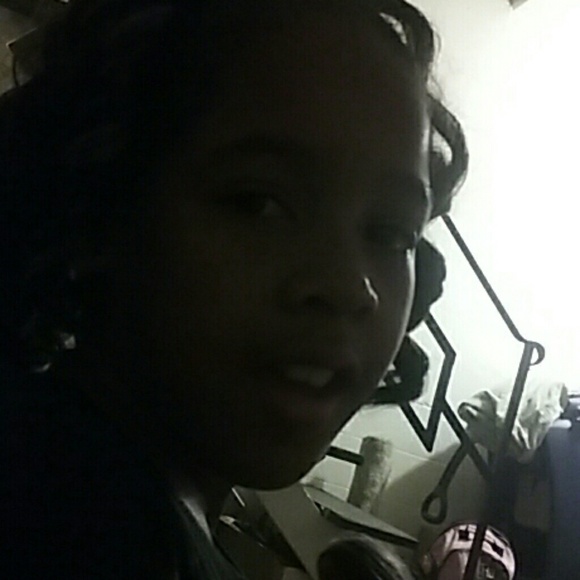 Profile Picture of Tosha Shuren (@tlshuren) on Poshmark