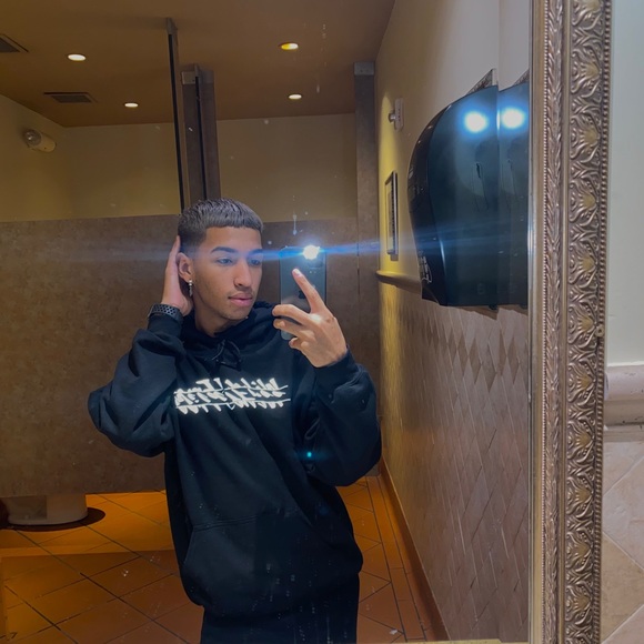 Profile Picture of Joshua Burgos (@jburgosm) on Poshmark