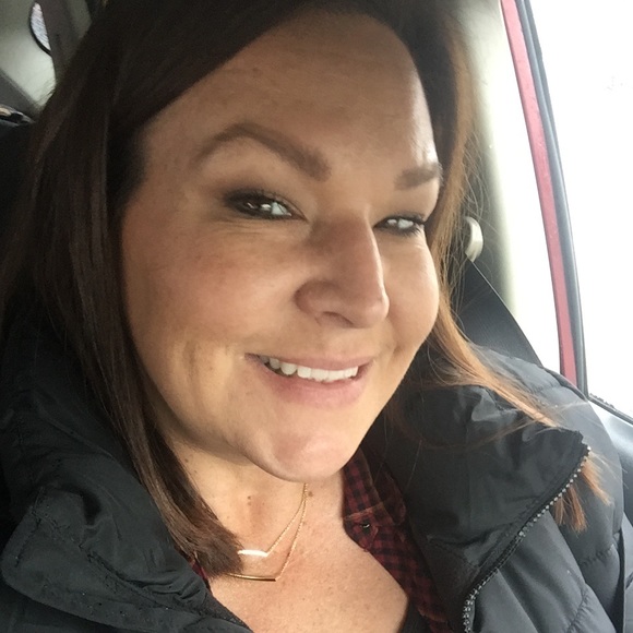 Profile Picture of Nicole Lipnick (@nlipnick) on Poshmark