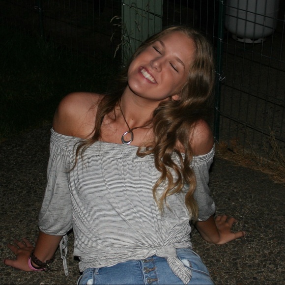 Profile Picture of Mckenzie Brock (@kenzbrock) on Poshmark