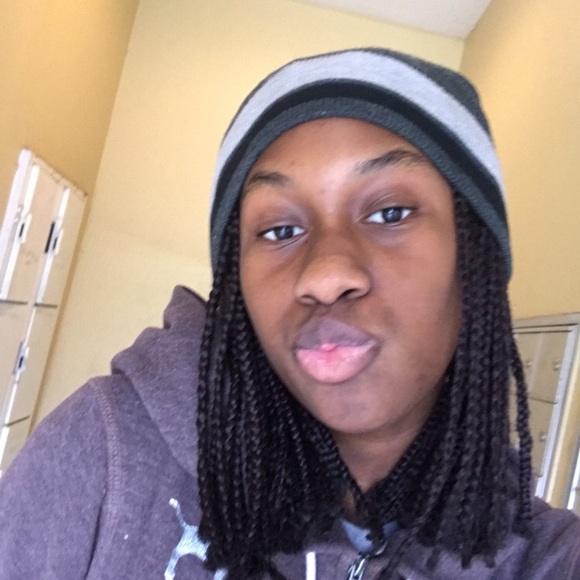 Zion Hyter - Poshmark Profile Picture of Zion Hyter (@zoh14) on Poshmark