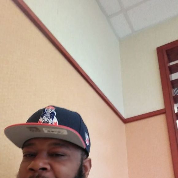 Profile Picture of Landris Holloman (@jermainegotb) on Poshmark