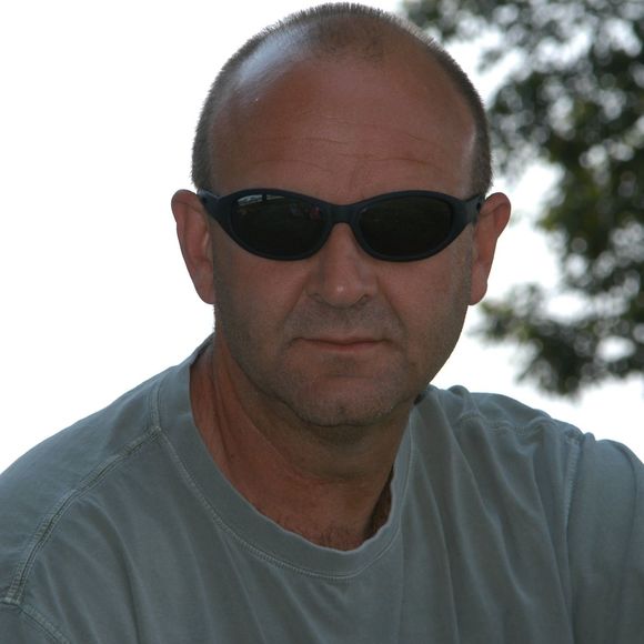 Profile Picture of Brian Pulliam (@movinon1) on Poshmark