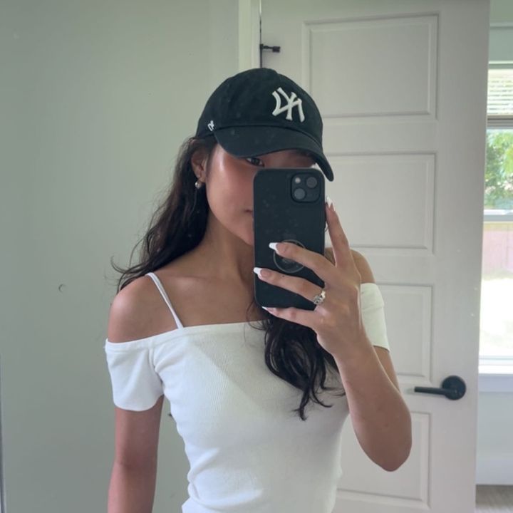 Profile Picture of julie (@julieekim) on Tiktok