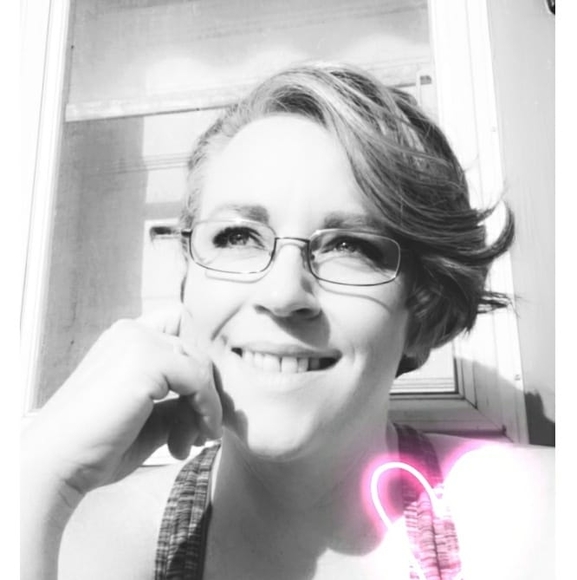 Profile Picture of Jessica Warner (@jessica9_5_98) on Poshmark