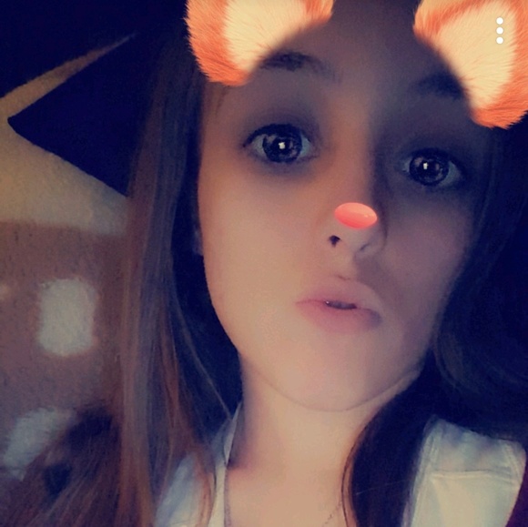 Profile Picture of Tabatha Layher (@tabatha_35) on Poshmark