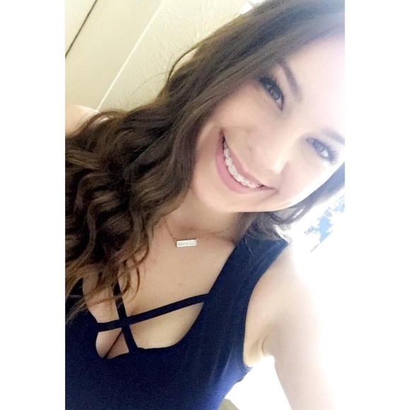 Profile Picture of Niki Crappell (@nikicrappell) on Poshmark