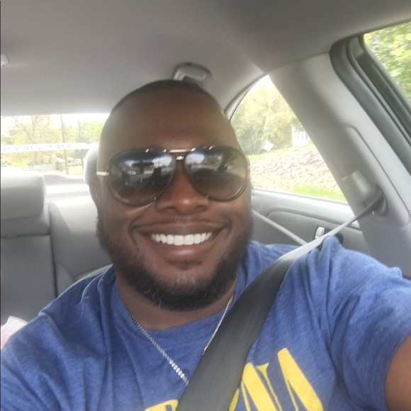 Profile Picture of James Pulliam (@bumrush) on Poshmark