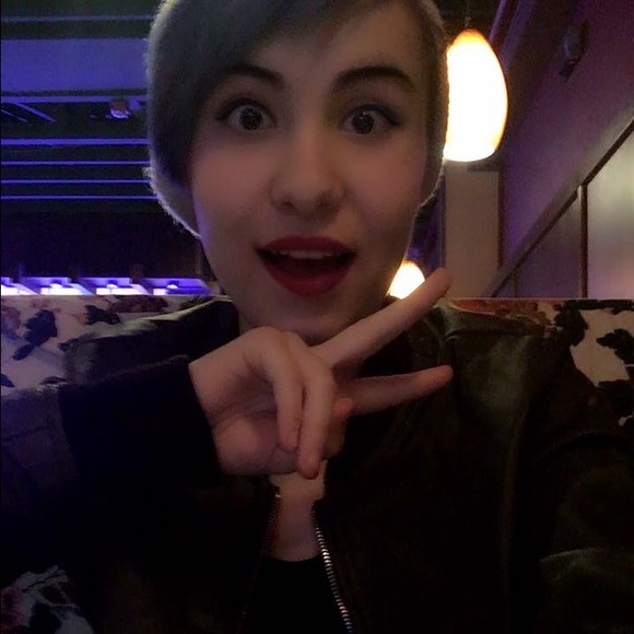 Profile Picture of Aimee Dunbar (@aimsewaimse) on Poshmark