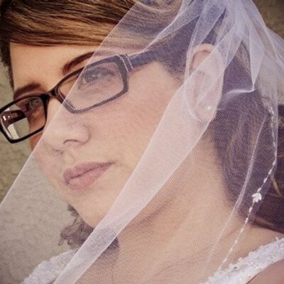 Profile Picture of Elizabeth Hook (@MrsElizHook) on Twitter