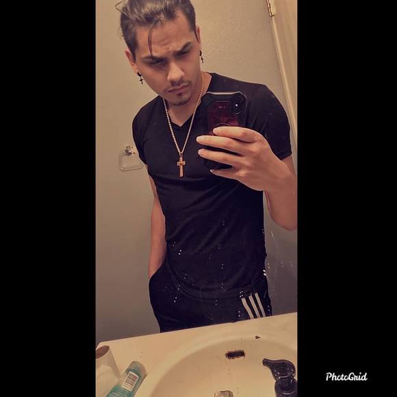 Profile Picture of Shawn Vanous (@shawnvanous) on Poshmark