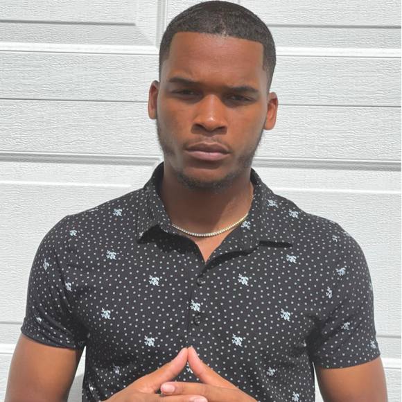 Profile Picture of Daniel Burns (@dburns16) on Poshmark