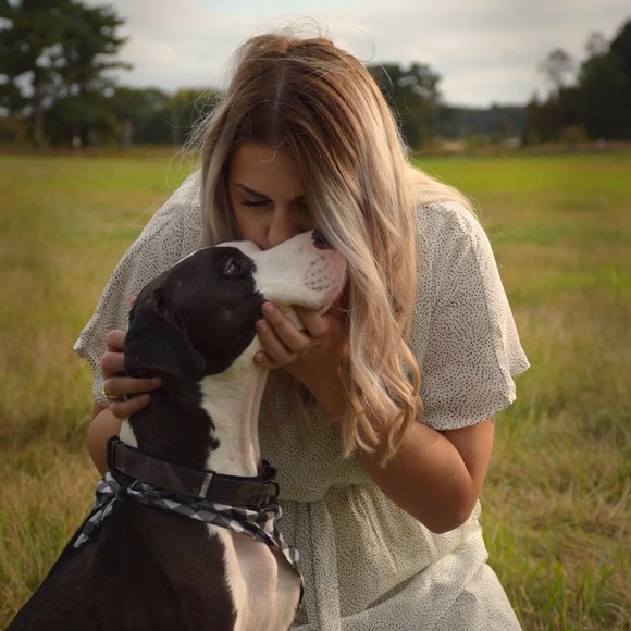 Profile Picture of Victoria Bergevine (@vberge) on Poshmark