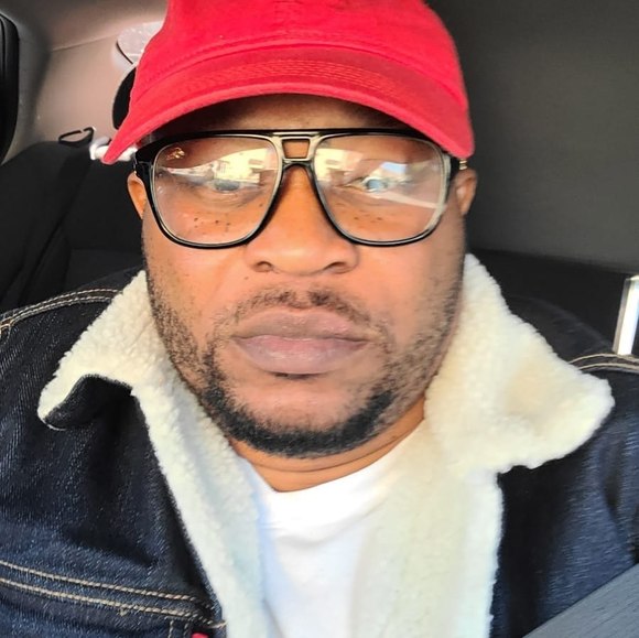 Profile Picture of Bobson Bosele (@boseleb) on Poshmark