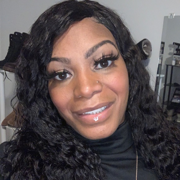Profile Picture of Kimmie Tulloch (@kimonetulloch28) on Poshmark