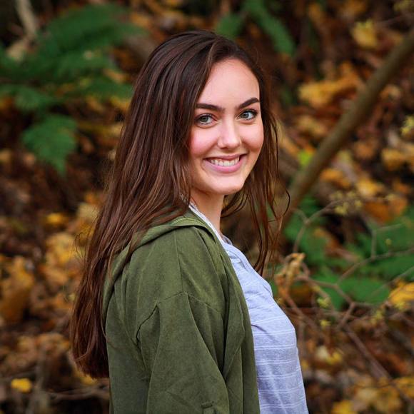 Profile Picture of Kate Knapp (@kate_helene) on Poshmark