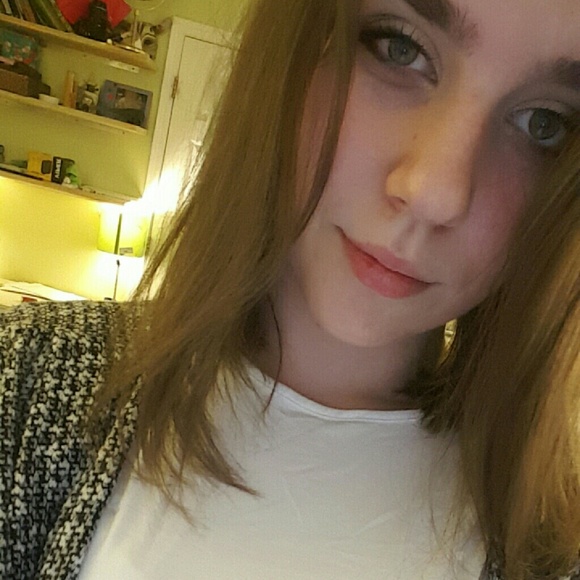 Profile Picture of Sabina Acuff (@sabina4ka97) on Poshmark