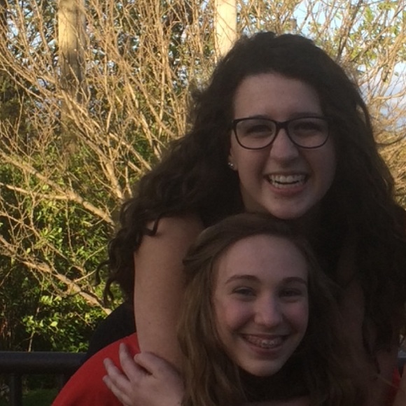 Profile Picture of Haylee Paprocki (@hcolleen8916) on Poshmark