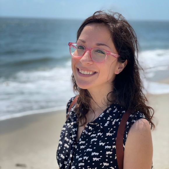 Profile Picture of Hazel Gonzalez (@hazelgonzalez85) on Poshmark