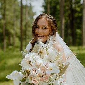 Profile Picture of Julia Andrews (@juliaandr3ws) on Pinterest