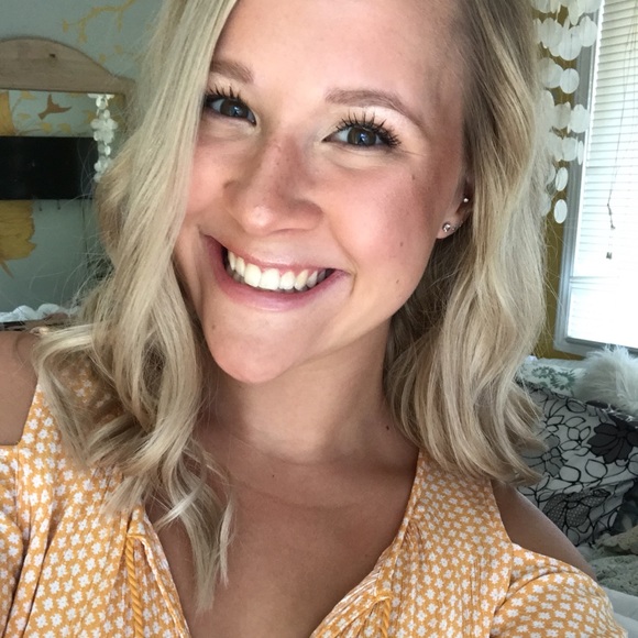 Profile Picture of Kylie Boruszewski (@kyliemborus) on Poshmark