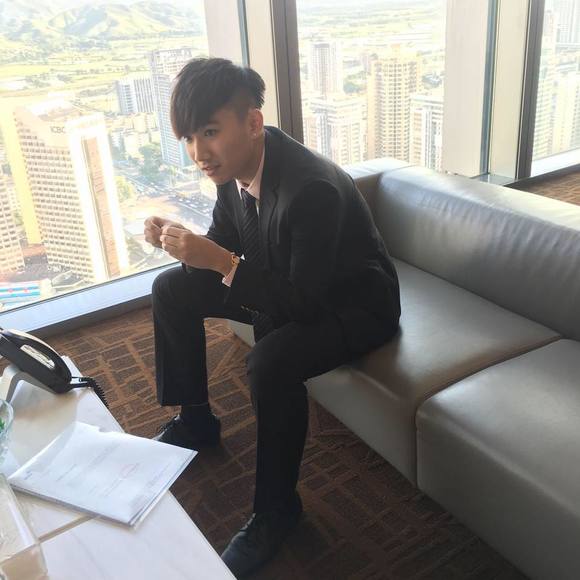 Profile Picture of Leo Cheng (@leooochit) on Poshmark