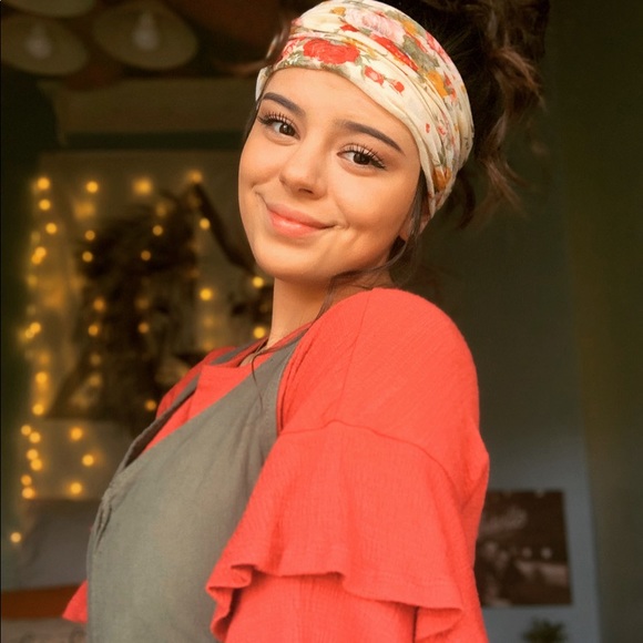 Profile Picture of Faith Buggey (@fbuggey01) on Poshmark