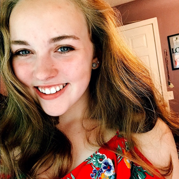 Profile Picture of Mackenzie Douglas (@mackdoug2) on Poshmark